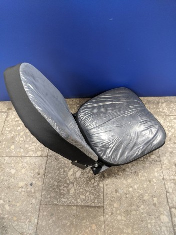 Кресло среднее складное на КАМАЗ за 6000 рублей в магазине remzapchasti.ru 5320-6831010 №15