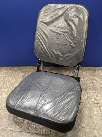 Кресло среднее складное на КАМАЗ за 6000 рублей в магазине remzapchasti.ru 5320-6831010 №24
