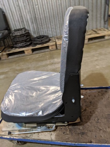 Кресло водителя низкое на КАМАЗ за 17000 рублей в магазине remzapchasti.ru 5320-6810010 Н №34