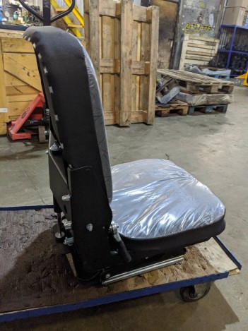 Кресло водителя низкое на КАМАЗ за 13500 рублей в магазине remzapchasti.ru 5320-6810010 Н №8